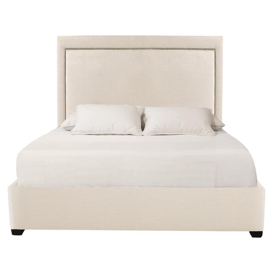 Boxspringbett mit Ziernägeln